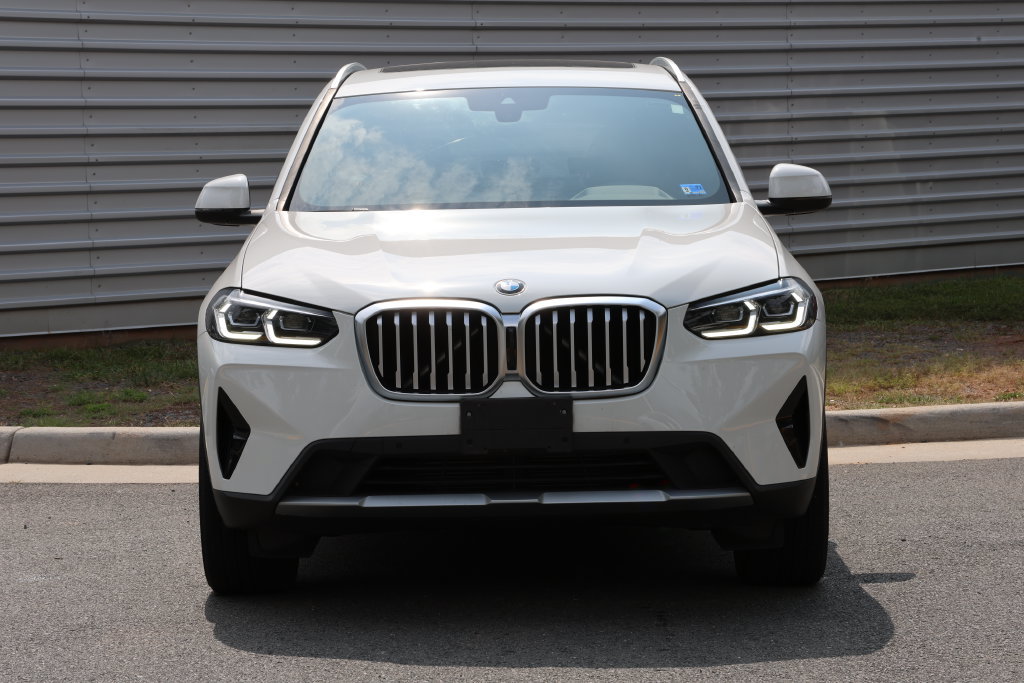 Used 2022 BMW X3 xDrive30i w/ Convenience Package AWD/4WD image 3