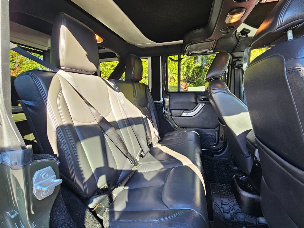 Used 2015 Jeep Wrangler Unlimited Rubicon AWD/4WD image 28