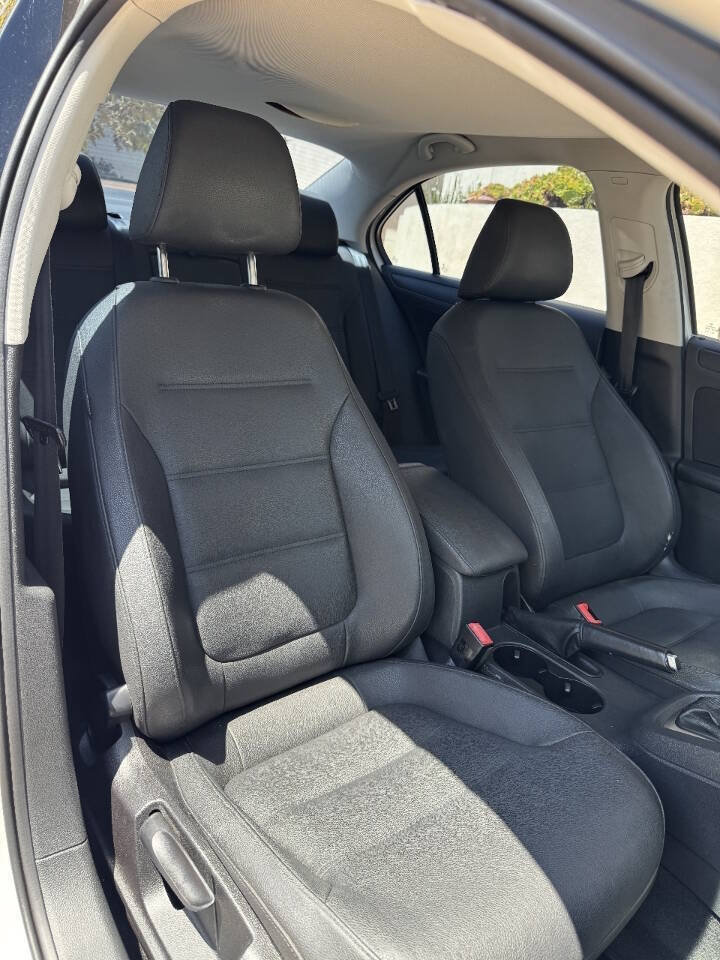 Used 2011 Volkswagen Jetta SE FWD image 10