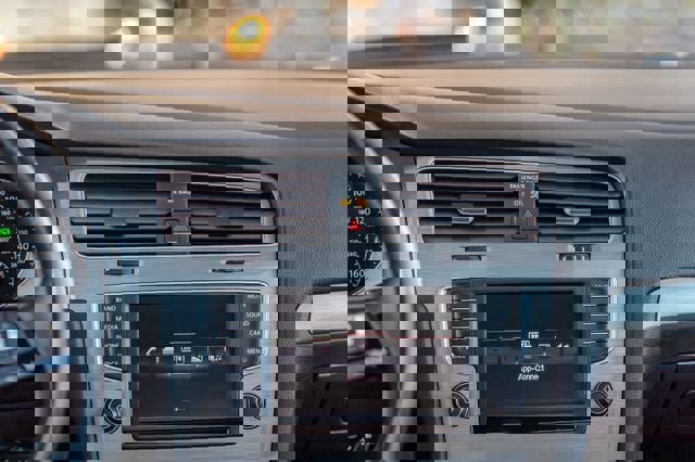 Used 2016 Volkswagen Golf S image 25