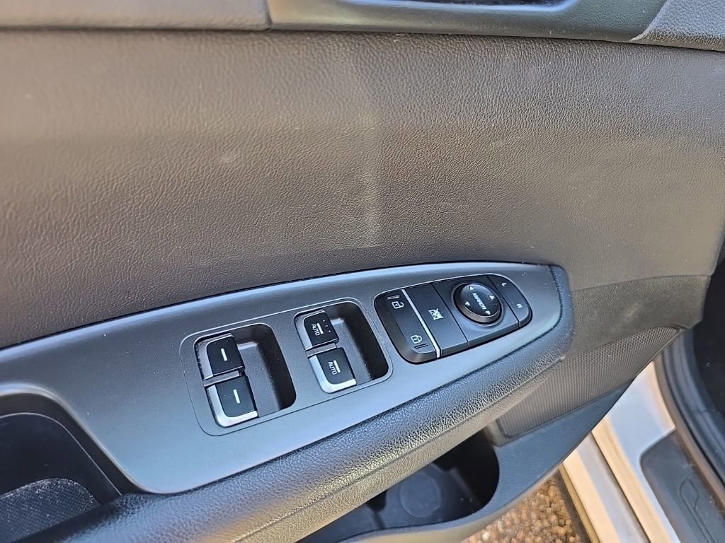 Used 2020 Kia Optima S FWD image 15