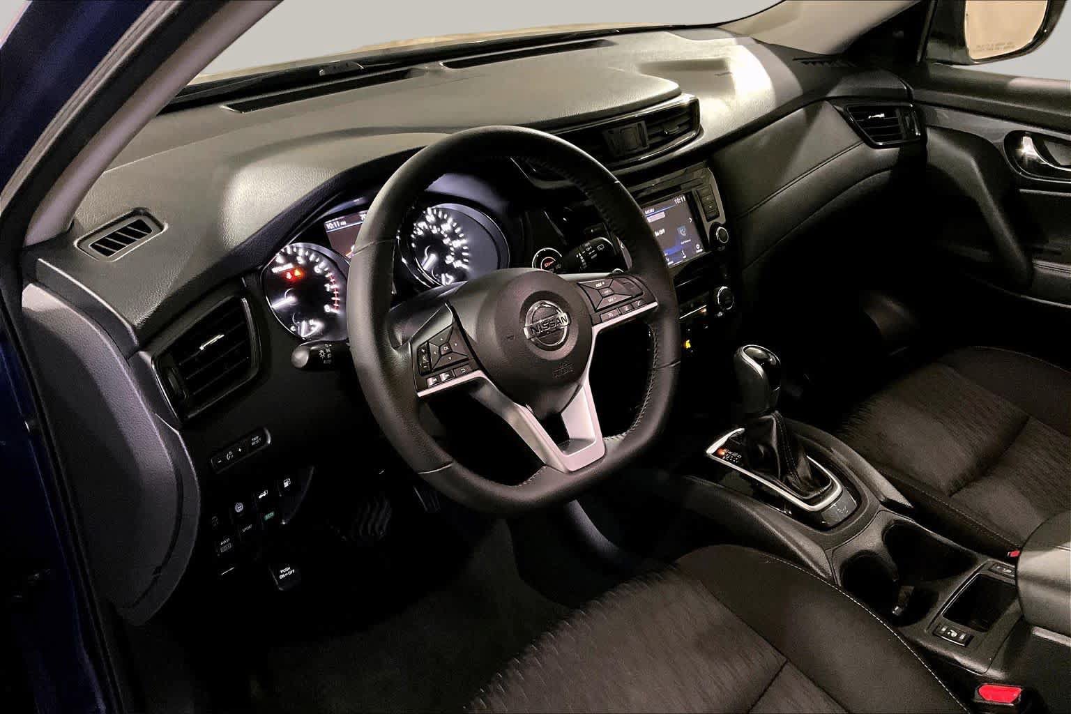Used 2020 Nissan Rogue SV AWD/4WD image 16