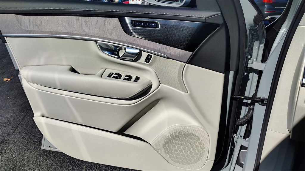 New 2026 Volvo XC90 B6 Ultra image 8