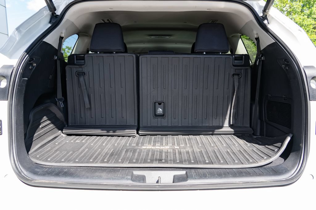 Used 2020 Toyota Highlander LE AWD/4WD image 8