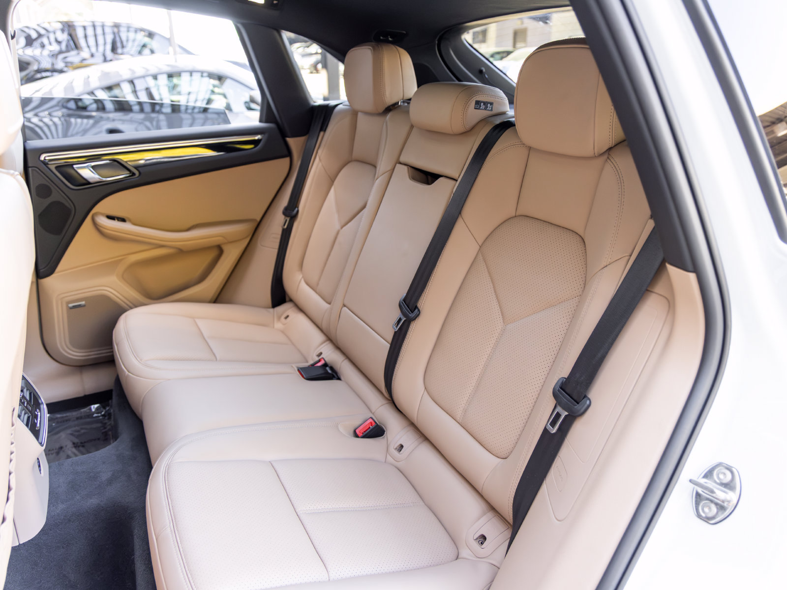 Certified 2026 Porsche Macan AWD/4WD image 50