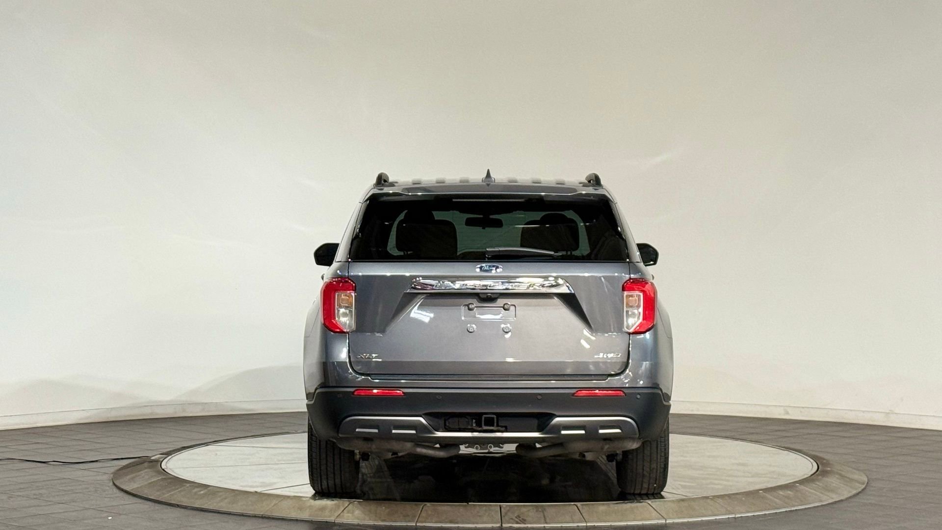 Used 2023 Ford Explorer XLT w/ Equipment Group 202A image 8