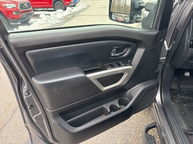 Used 2024 Nissan Titan SV w/ SV Convenience Package image 46