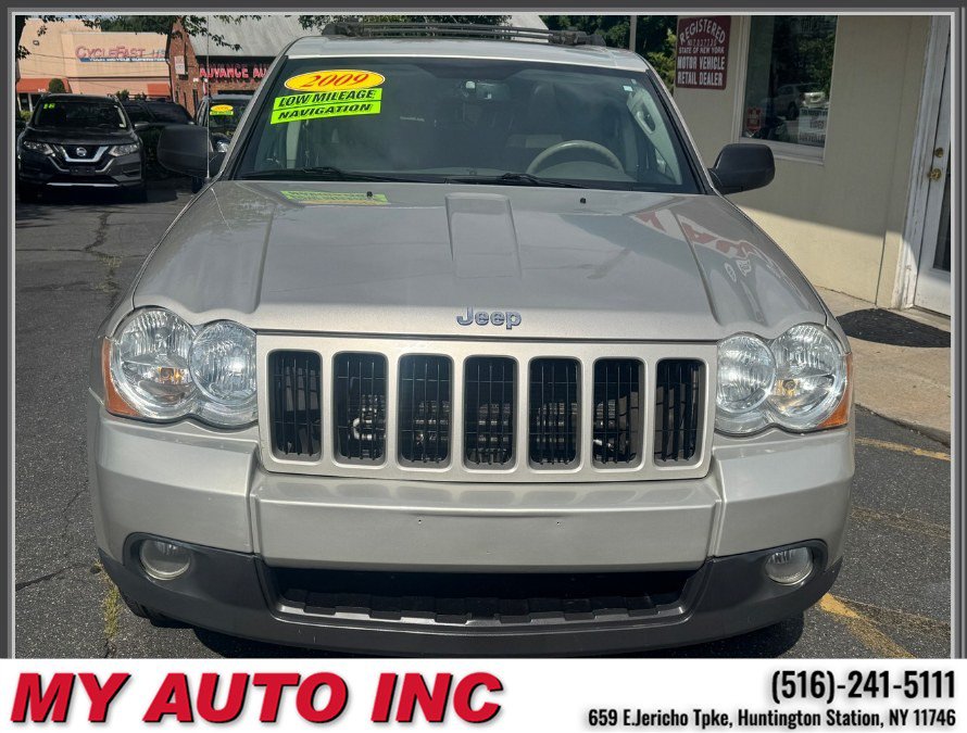 Used 2009 Jeep Grand Cherokee Laredo AWD/4WD image 2