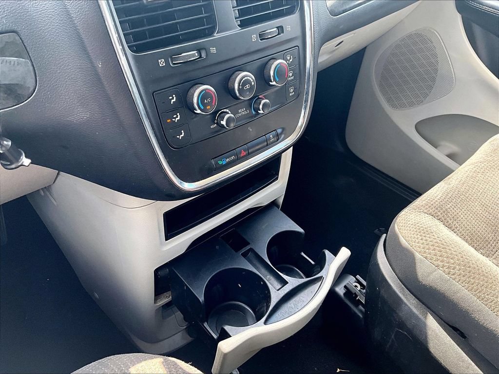 Used 2019 Dodge Grand Caravan SE FWD image 32