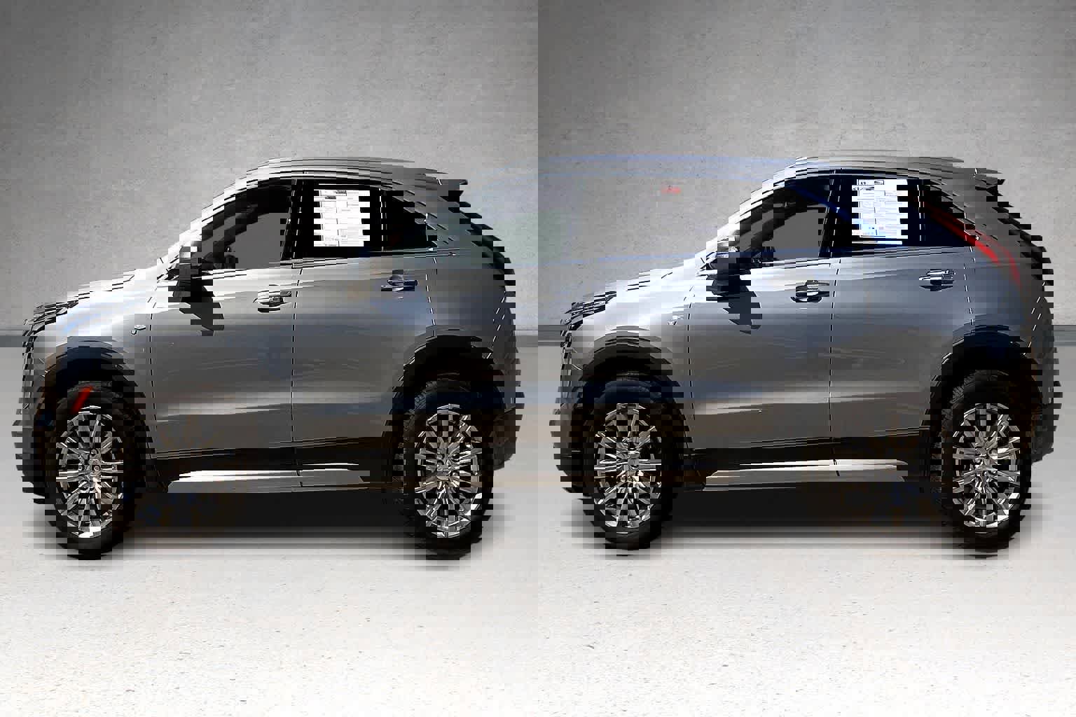 Used 2023 Cadillac XT4 Premium Luxury image 3