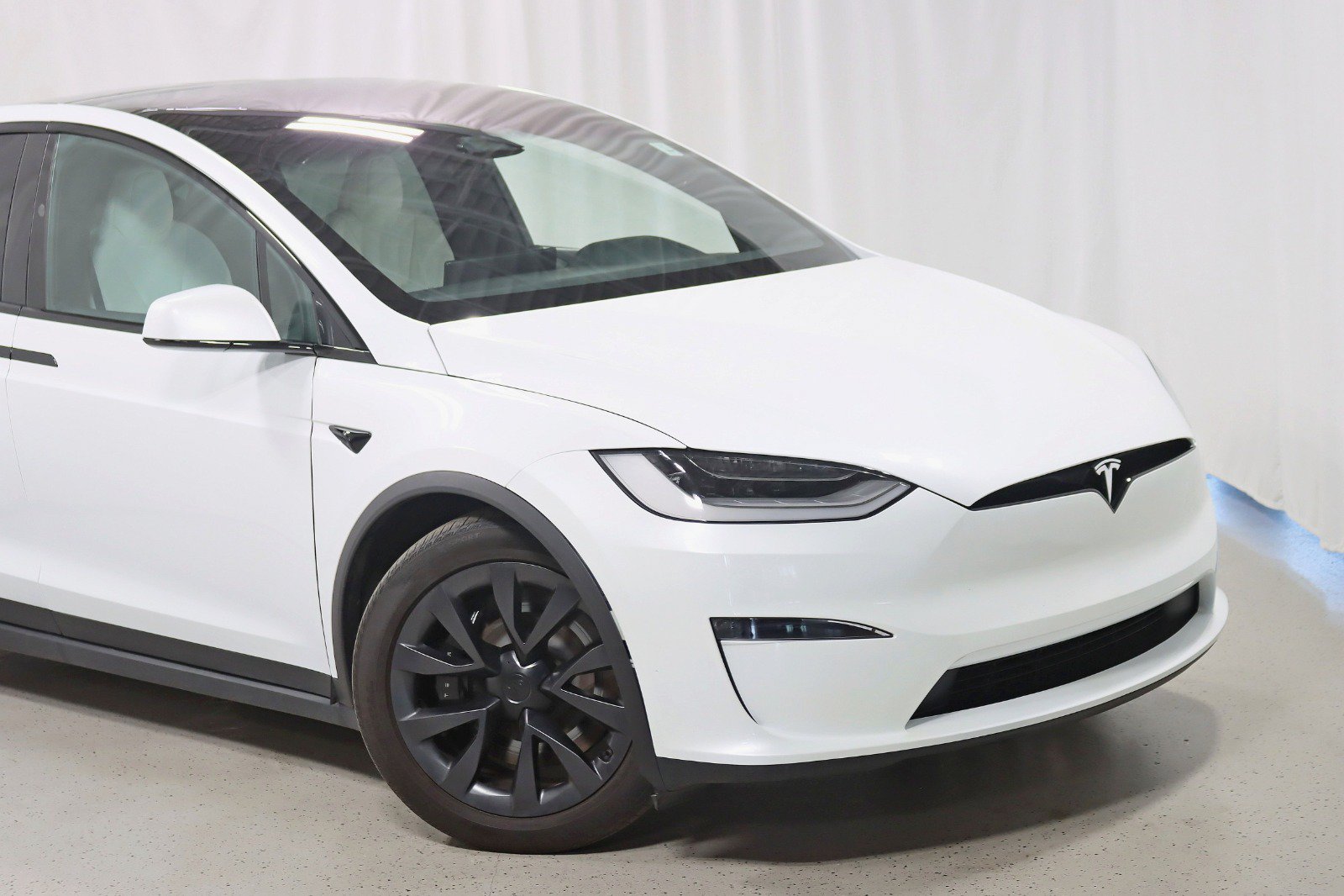 Used 2023 Tesla Model X AWD/4WD image 2