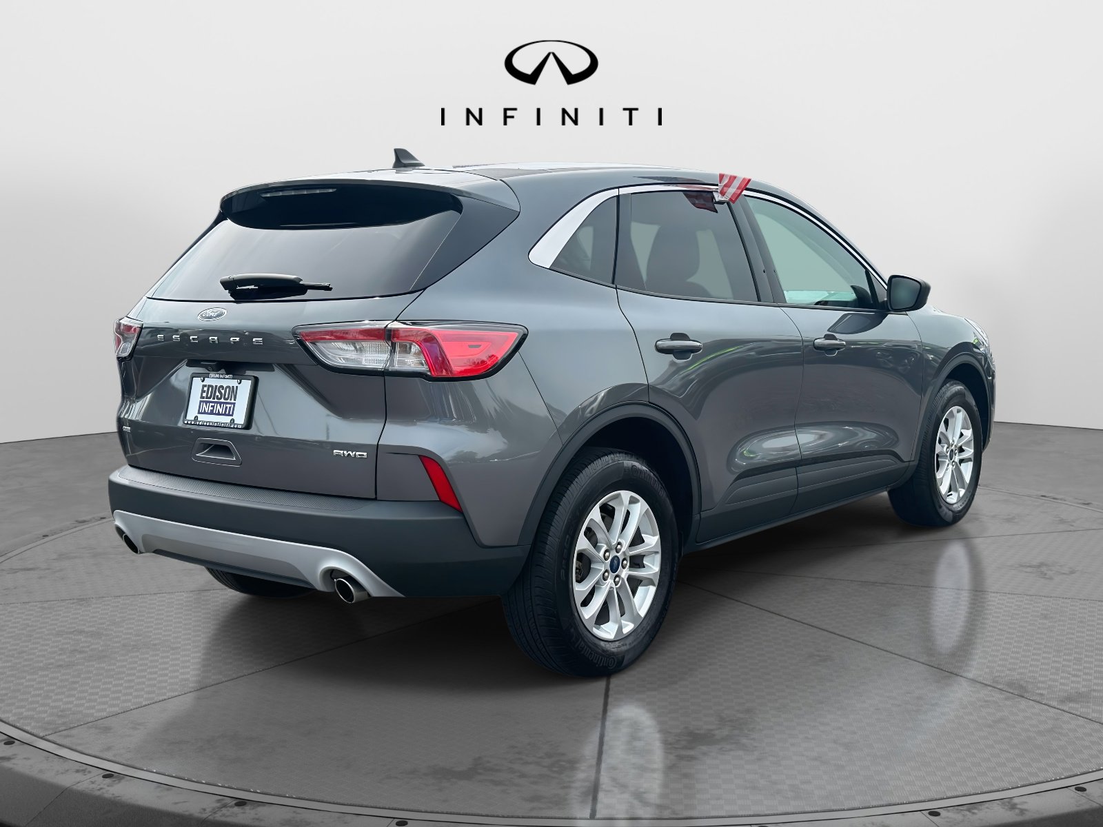 Used 2022 Ford Escape SE w/ Cold Weather Package image 4