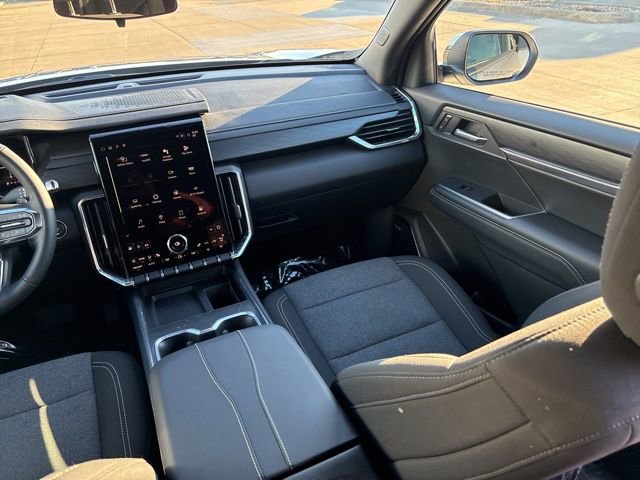 Used 2025 GMC Acadia Elevation image 28