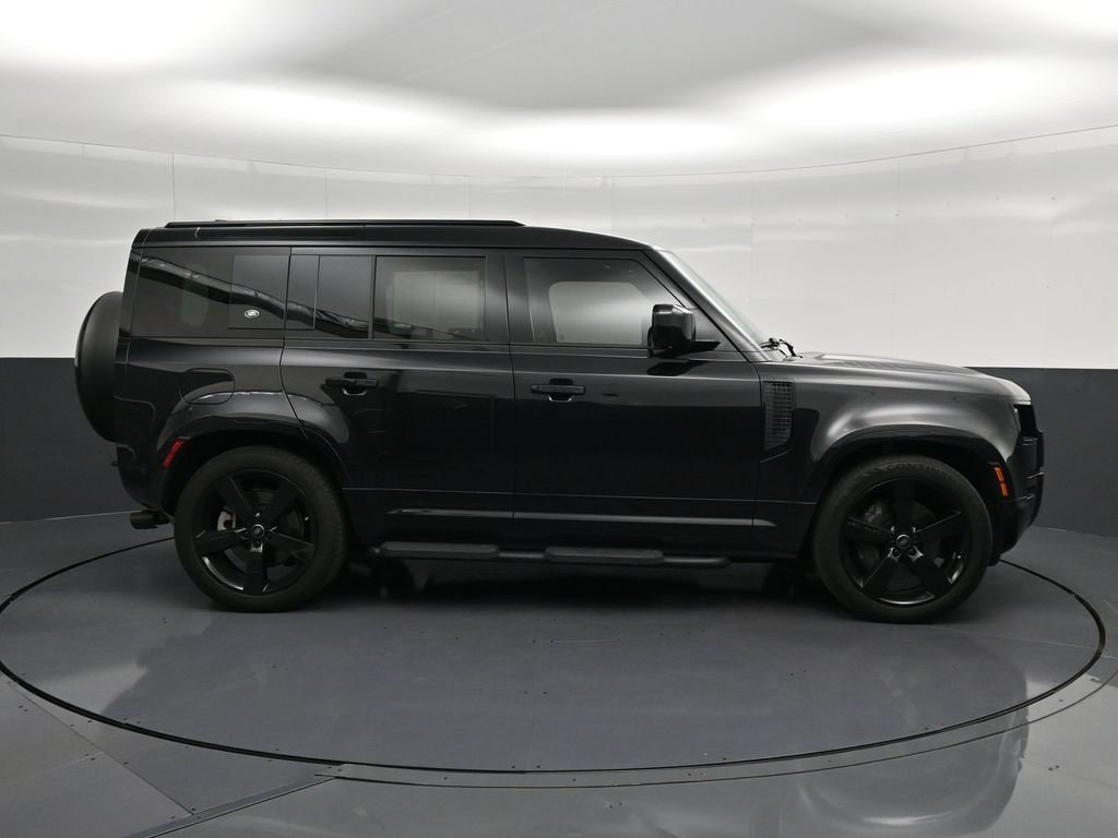Used 2024 Land Rover Defender 110 X-Dynamic SE AWD/4WD image 4
