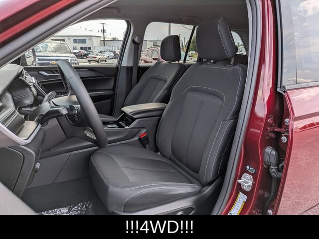 Used 2023 Jeep Grand Cherokee Laredo AWD/4WD image 13