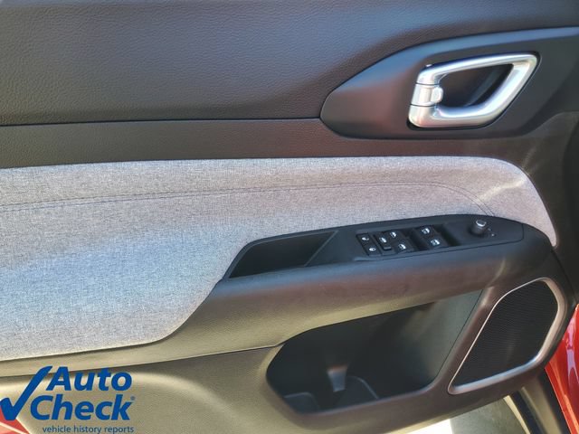 Used 2025 Jeep Compass Latitude AWD/4WD image 18