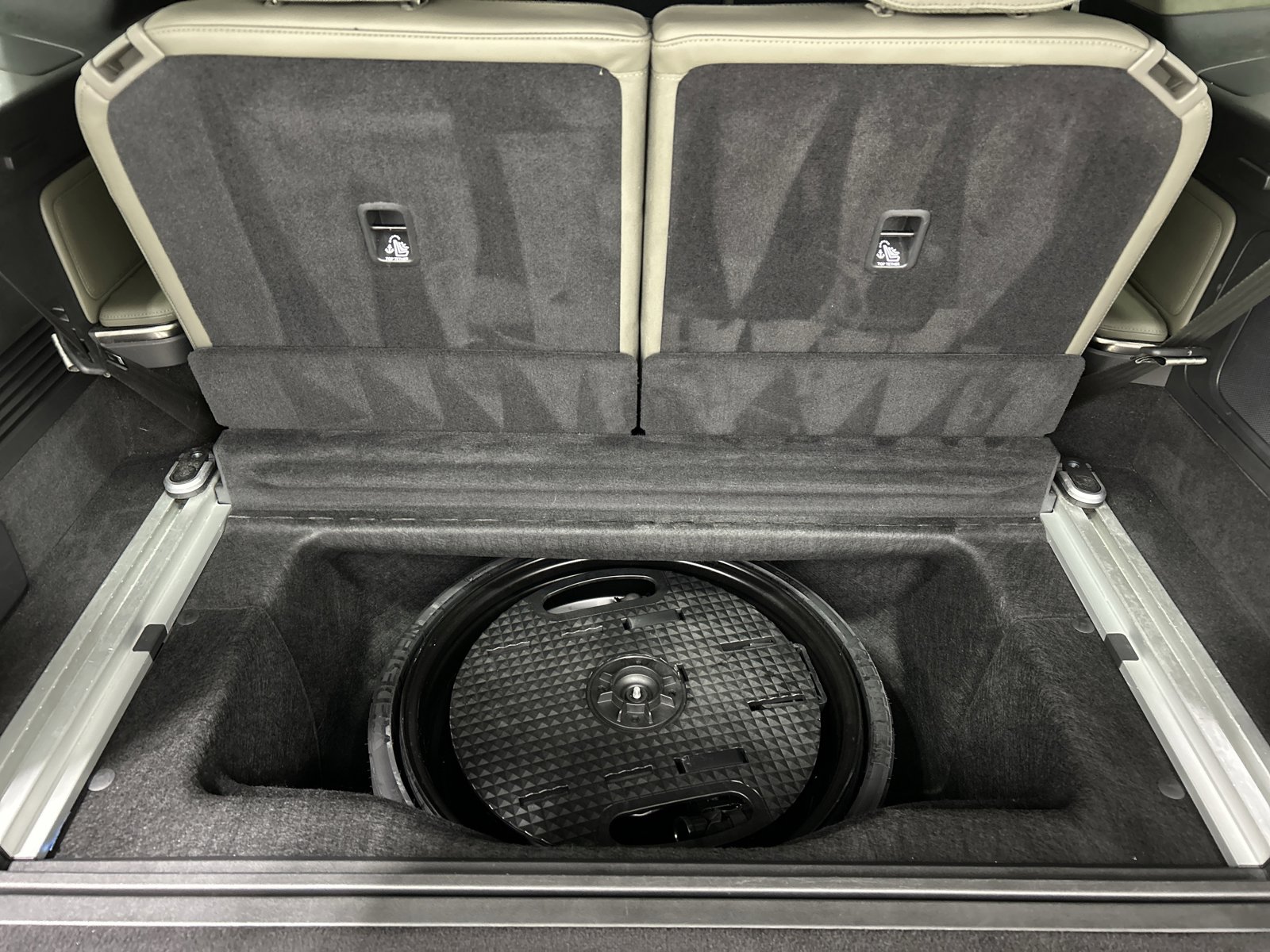 Used 2023 Rivian R1S Adventure image 26