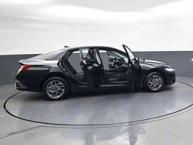 Used 2024 Hyundai Elantra SEL image 37
