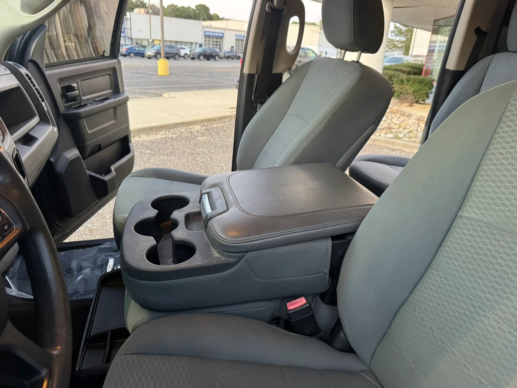 Used 2015 RAM 2500 Tradesman w/ Chrome Appearance Group AWD/4WD image 11