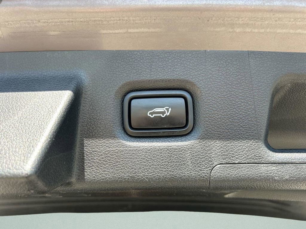 Used 2020 Hyundai Santa Fe Limited image 16