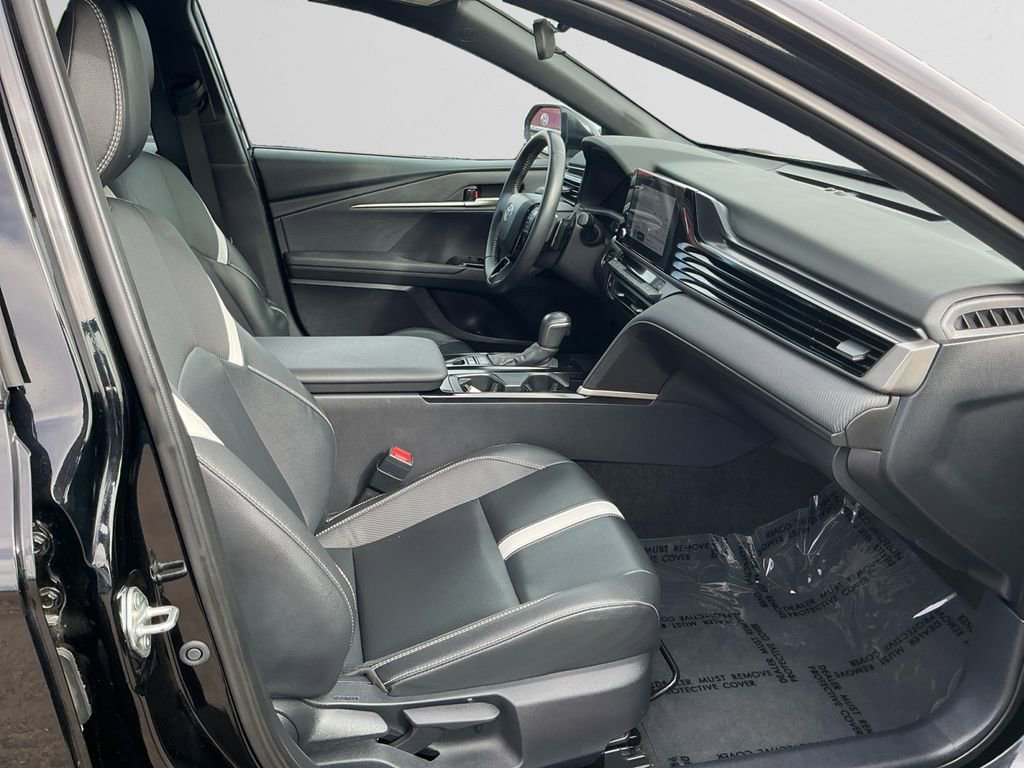 Used 2025 Toyota Camry SE image 15
