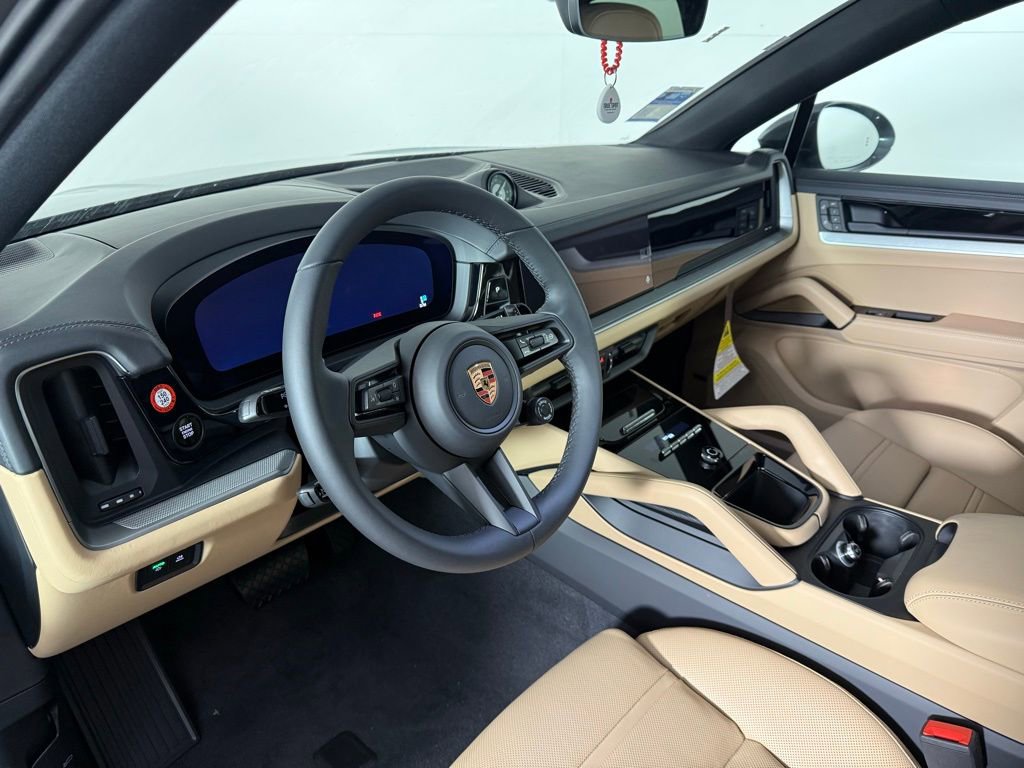 Certified 2025 Porsche Cayenne Coupe image 4