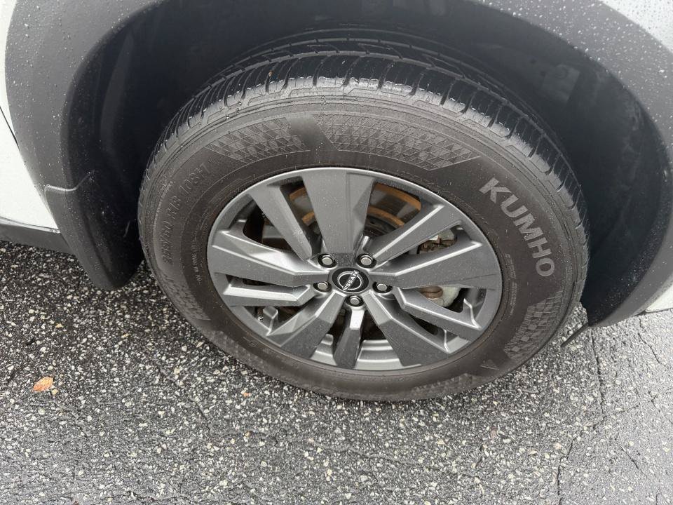 Used 2025 Nissan Pathfinder SV FWD image 25