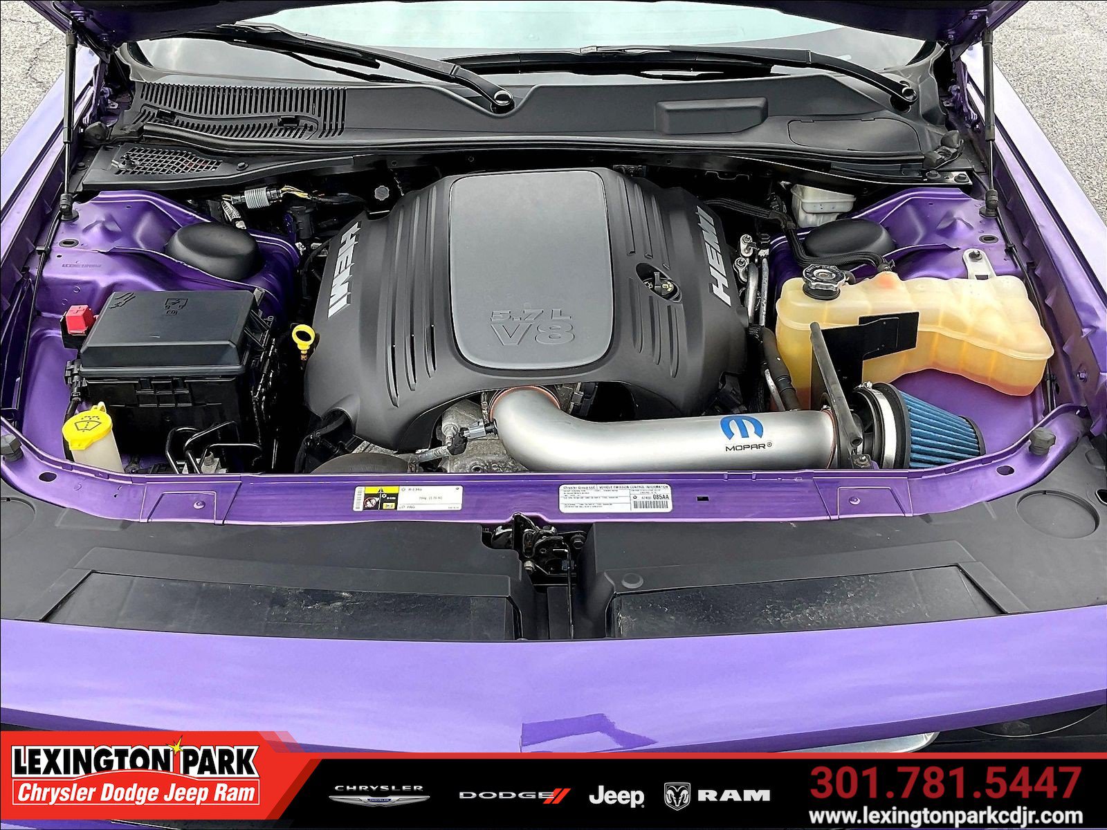 Used 2014 Dodge Challenger R/T RWD image 29