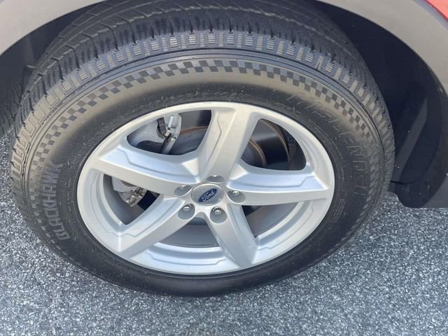 Used 2018 Ford Explorer XLT w/ Equipment Group 202A FWD image 11