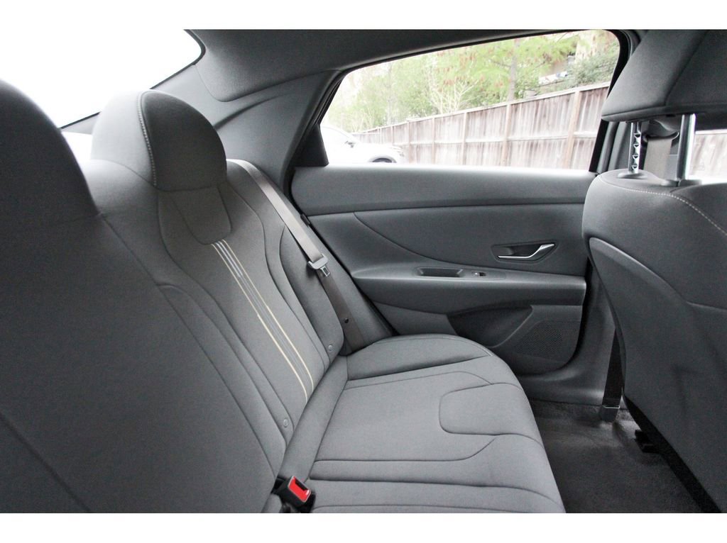 Certified 2025 Hyundai Elantra Sport image 13