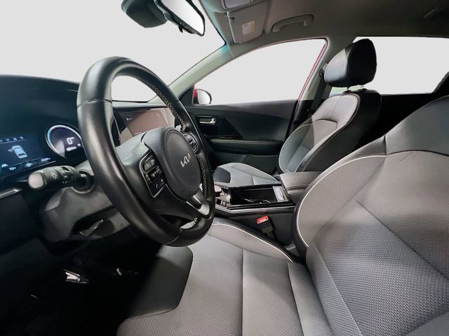 Used 2022 Kia Niro EX image 22