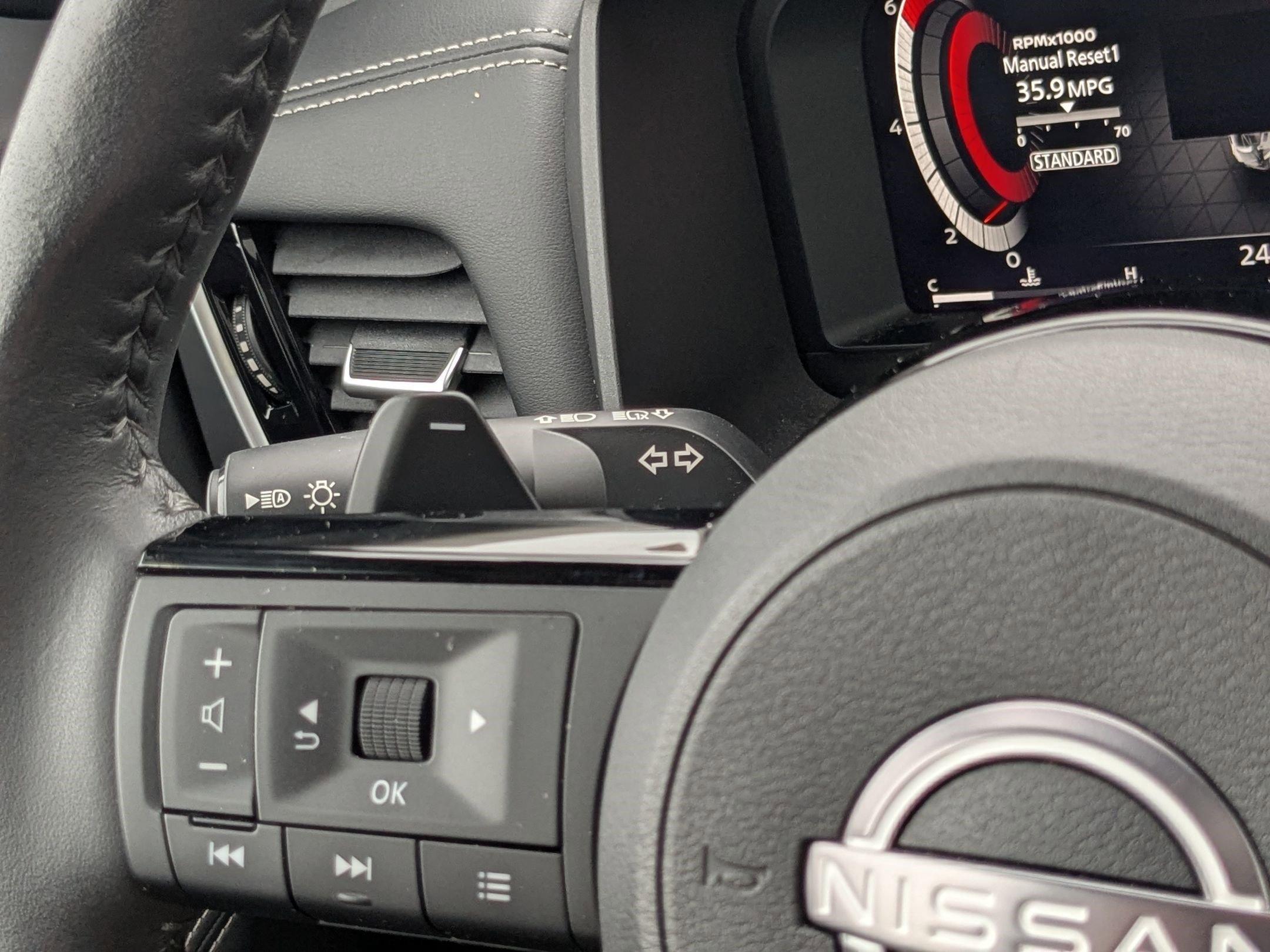 Used 2024 Nissan Rogue SL w/ SL Premium Package image 15