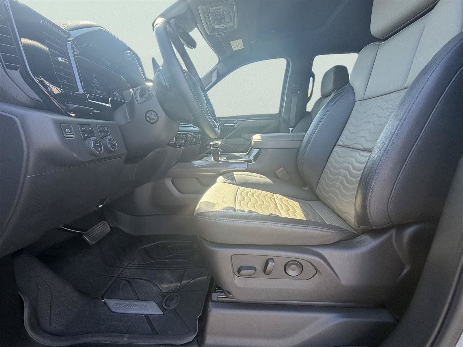 Used 2025 Chevrolet Silverado 1500 ZR2 w/ Technology Package AWD/4WD image 10
