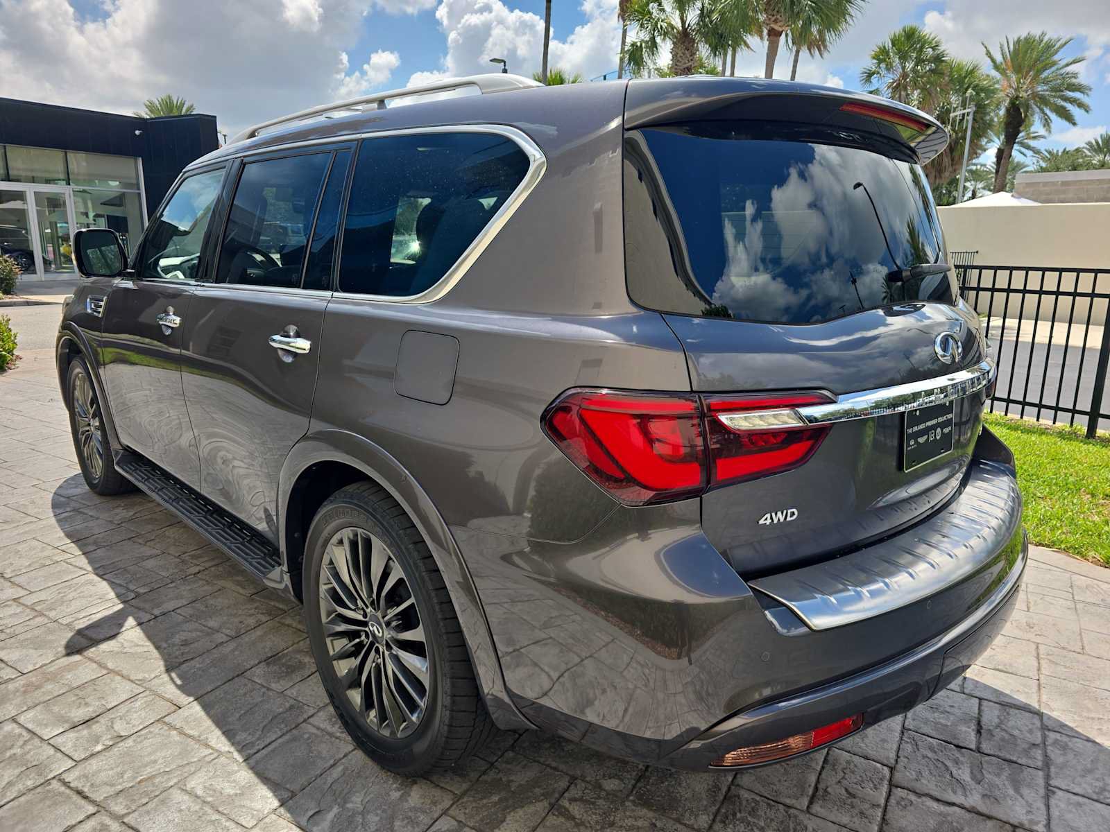 Certified 2024 INFINITI QX80 Sensory w/ Cargo Package AWD/4WD image 9