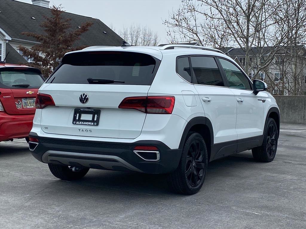 Certified 2023 Volkswagen Taos SE w/ Panoramic Sunroof Package image 3