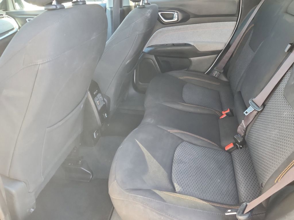 Used 2022 Jeep Compass Sport image 9