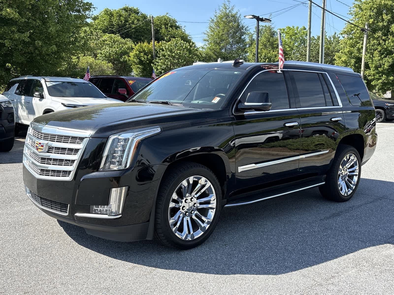 Used 2020 Cadillac Escalade Luxury w/ LPO, Radiant Package AWD/4WD image 2