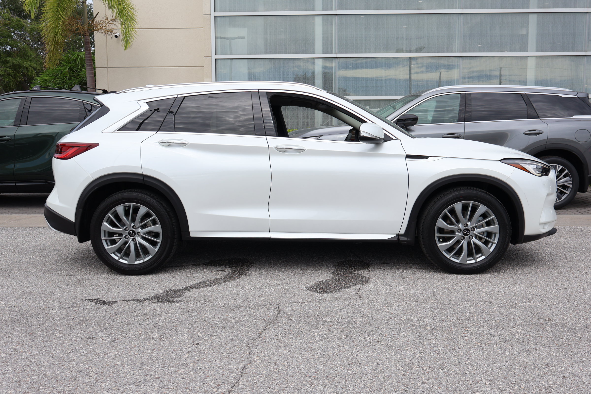 Certified 2023 INFINITI QX50 Luxe FWD image 11