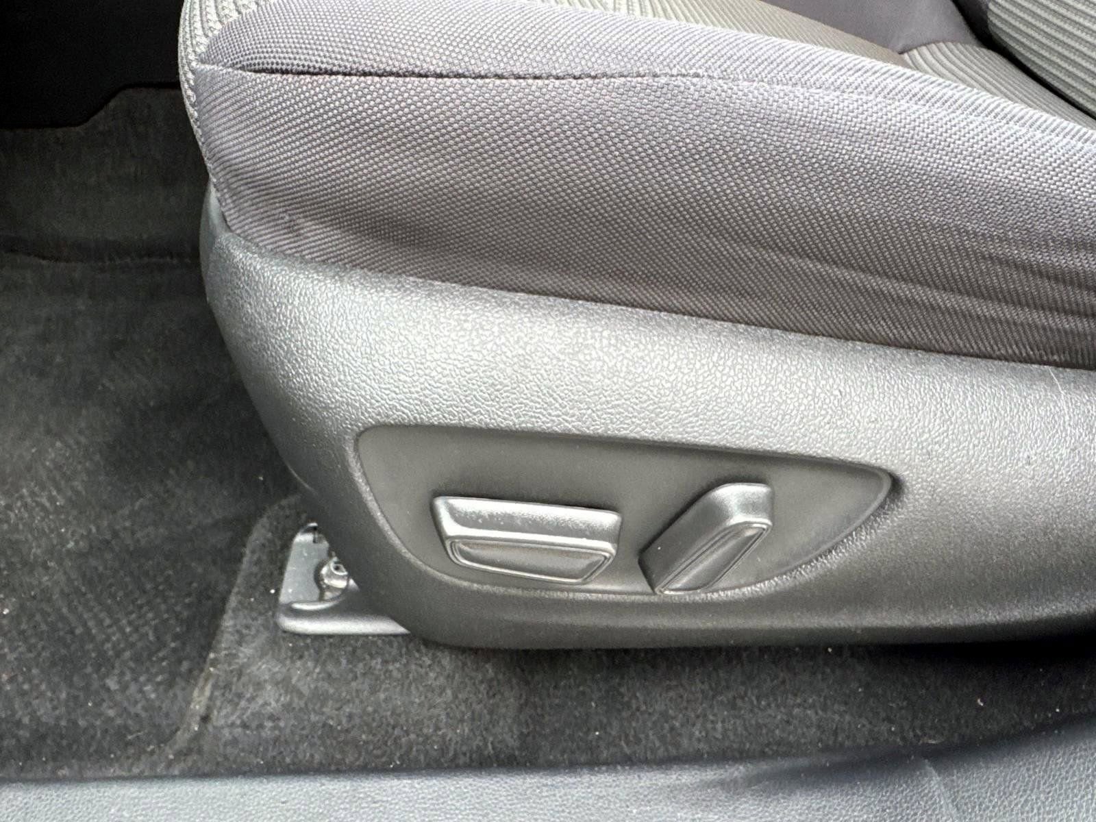 Used 2021 Toyota Highlander LE image 10