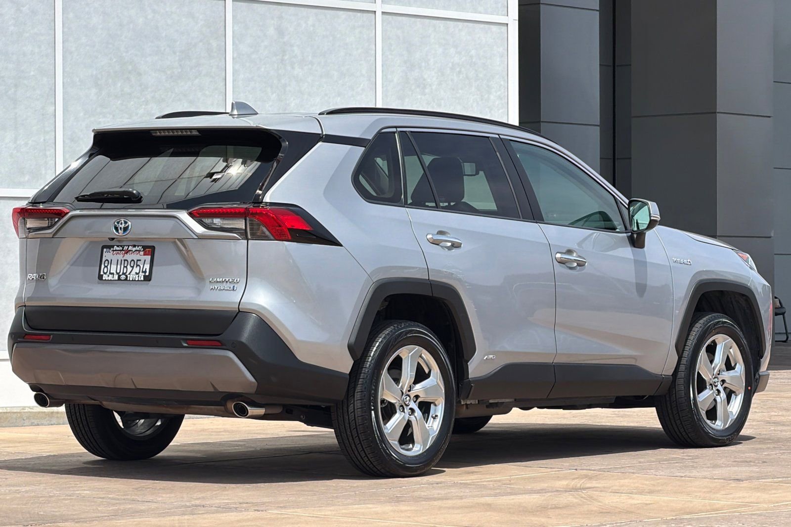 Used 2019 Toyota RAV4 Limited AWD/4WD image 4
