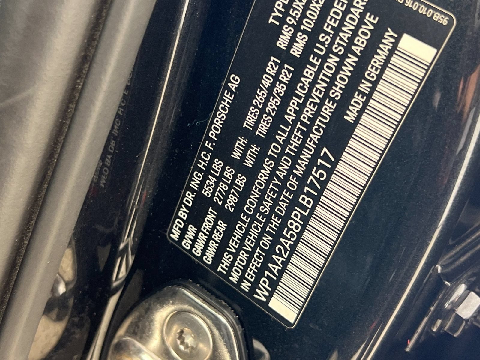 Certified 2023 Porsche Macan Turbo AWD/4WD image 28