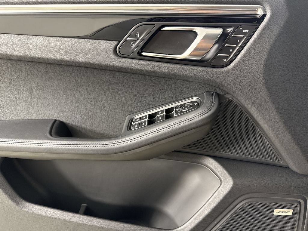 Certified 2025 Porsche Macan S AWD/4WD image 33