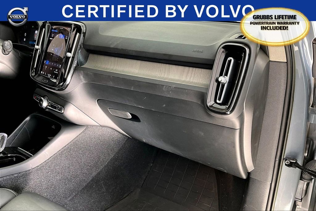 Used 2023 Volvo XC40 B4 Plus w/ Driver Assist Package image 21