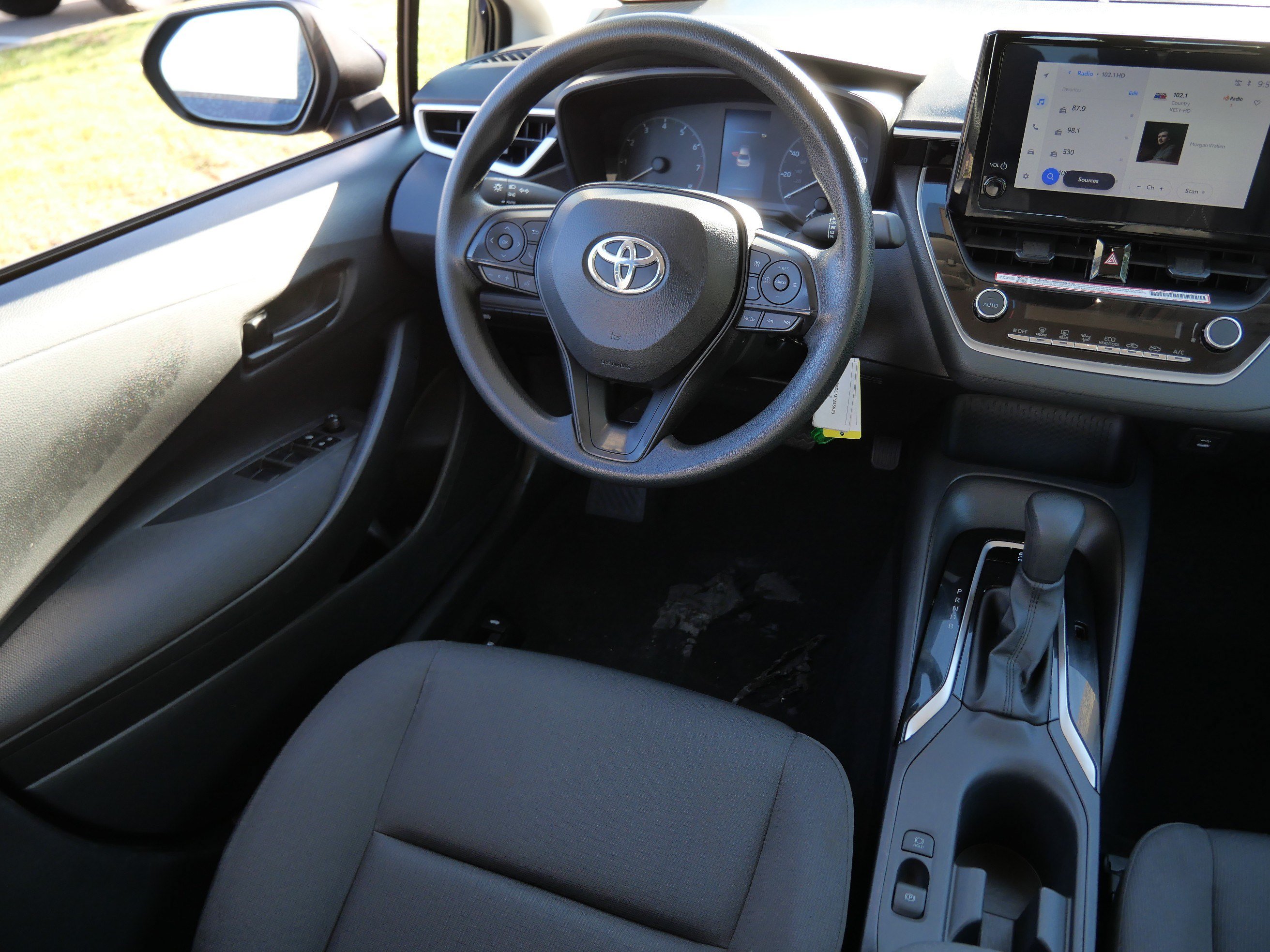 Certified 2025 Toyota Corolla LE FWD image 9
