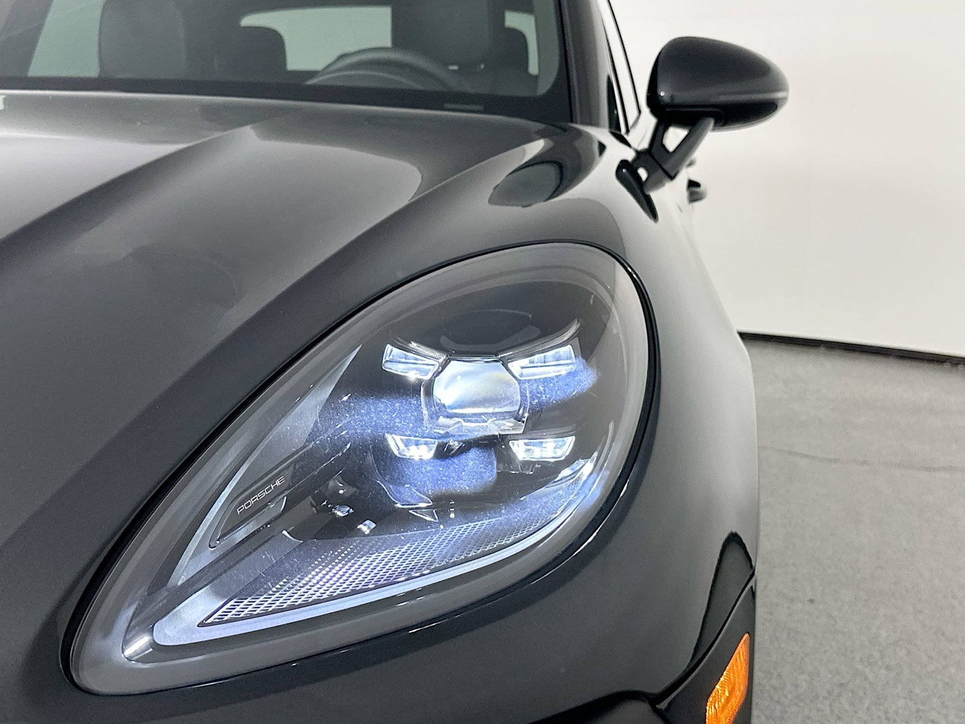 Certified 2025 Porsche Macan image 15