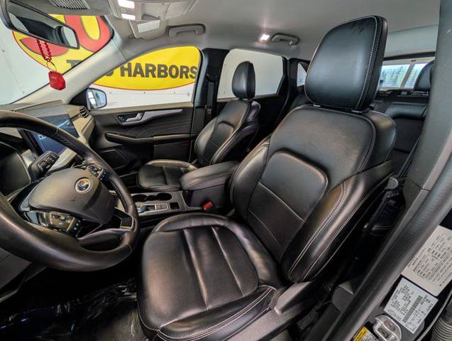 Certified 2024 Ford Escape Platinum AWD/4WD image 11