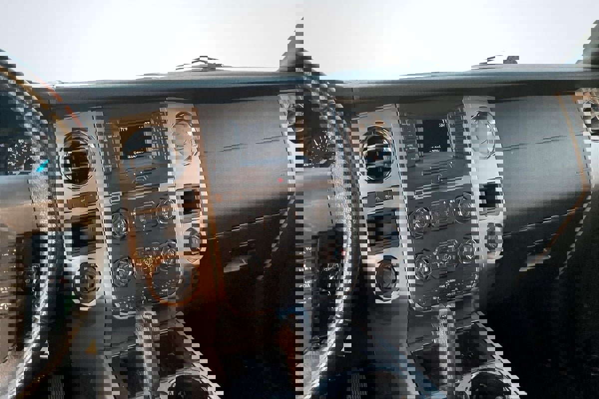 Used 2017 Ford Expedition XLT image 6