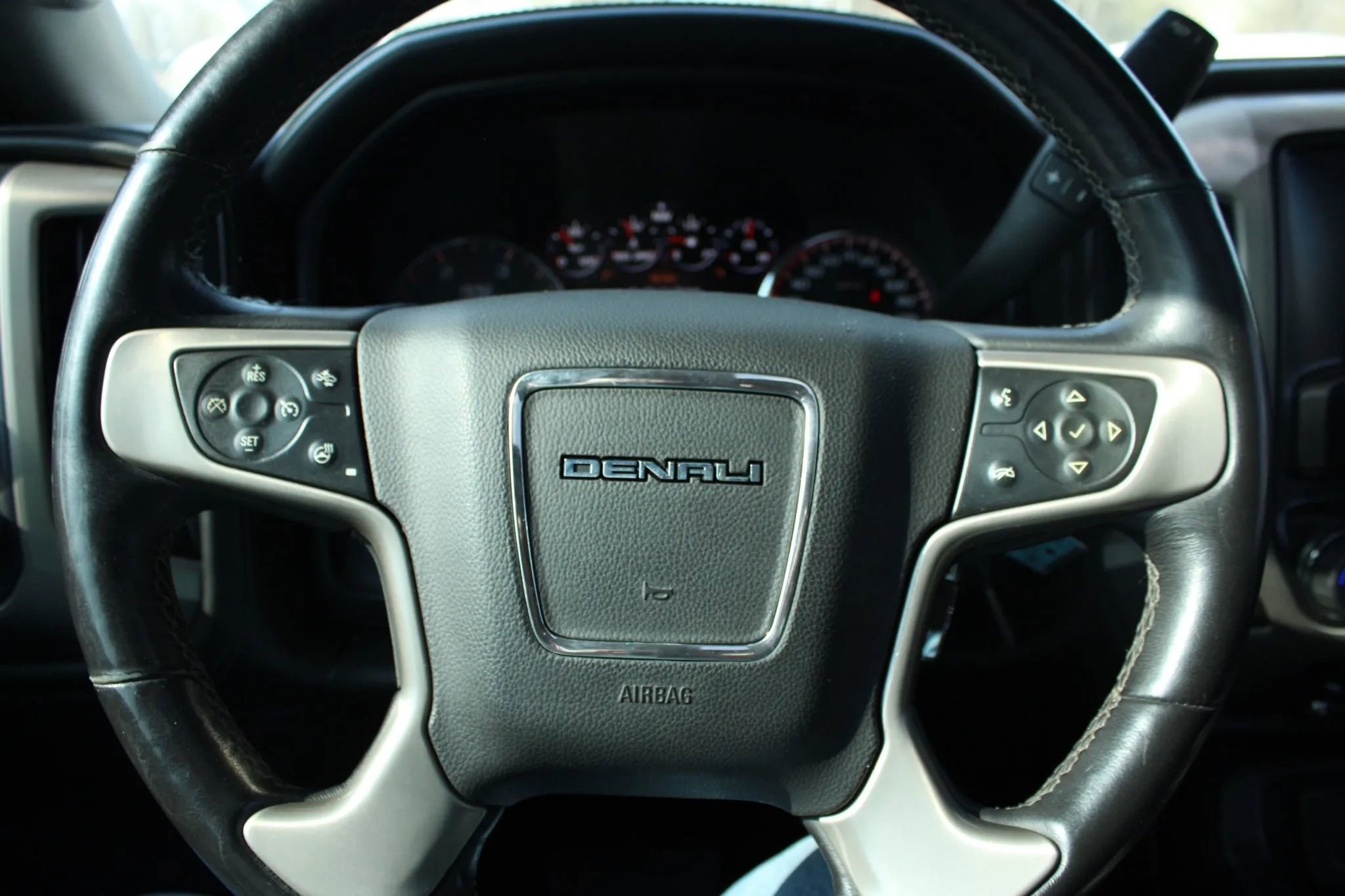 Used 2015 GMC Sierra 2500 Denali w/ Duramax Plus Package image 21