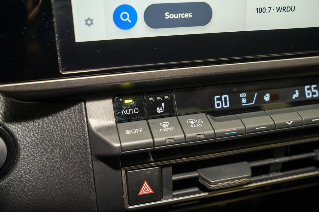 Used 2025 Toyota Camry XLE image 15