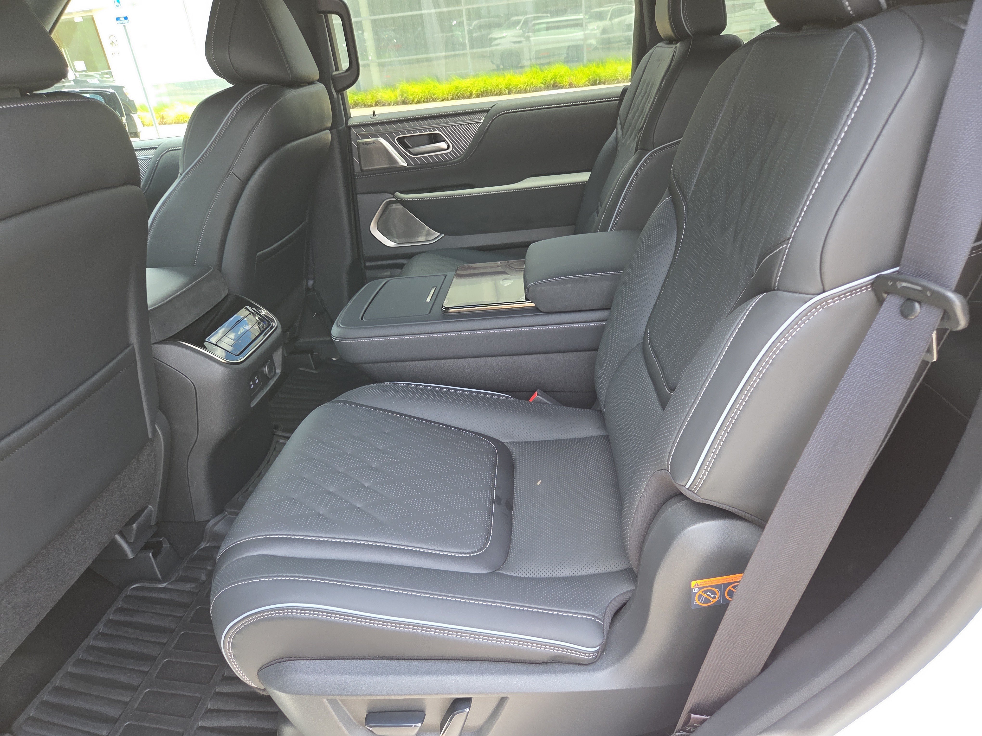 Used 2026 INFINITI QX80 Autograph w/ Premium Cargo Package AWD/4WD image 7
